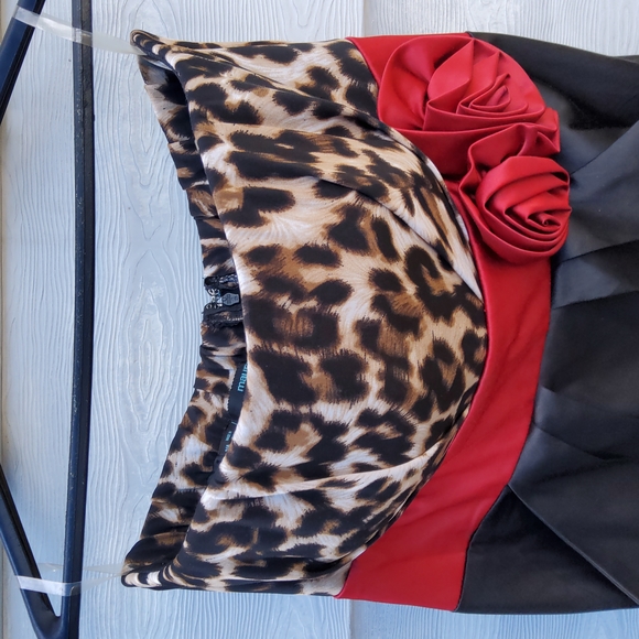 Maurices woman’s strapless bandeau dress. Black w/leopard print top & red band - Picture 2 of 6